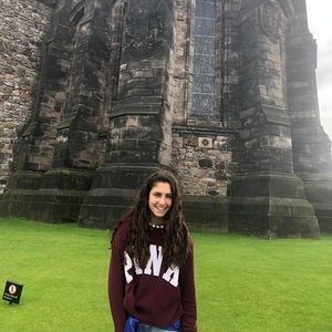 Meet your Posher, Talia